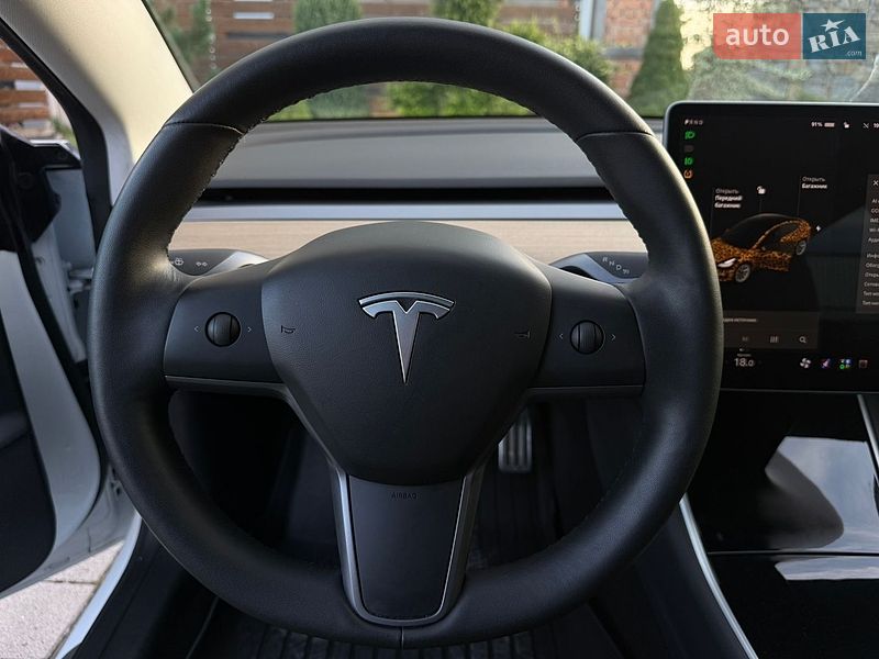Седан Tesla Model 3 2020 в Стрые