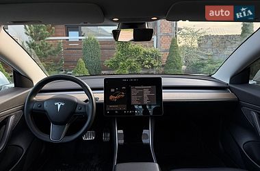 Седан Tesla Model 3 2020 в Стрые