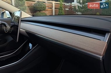 Седан Tesla Model 3 2020 в Стрые