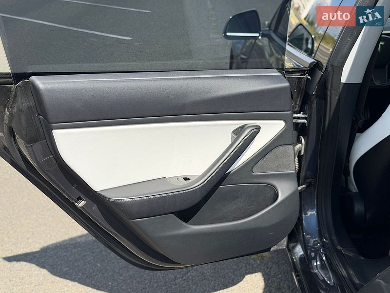 Седан Tesla Model 3 2018 в Киеве