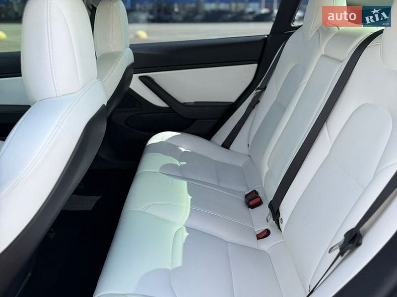 Седан Tesla Model 3 2018 в Киеве