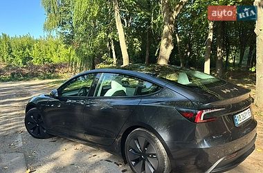 Седан Tesla Model 3 2024 в Виннице
