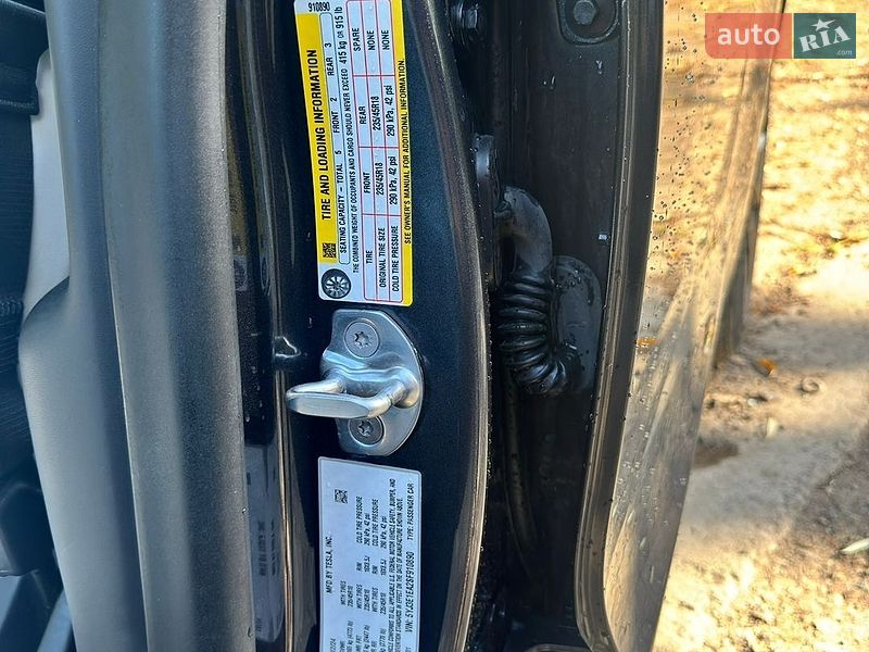 Седан Tesla Model 3 2024 в Виннице
