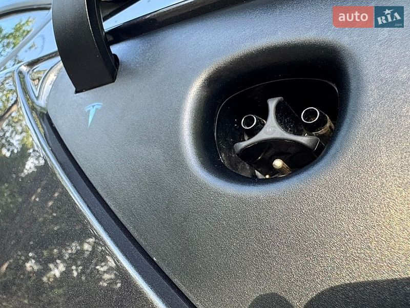 Седан Tesla Model 3 2024 в Виннице