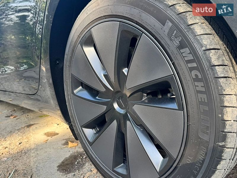 Седан Tesla Model 3 2024 в Виннице