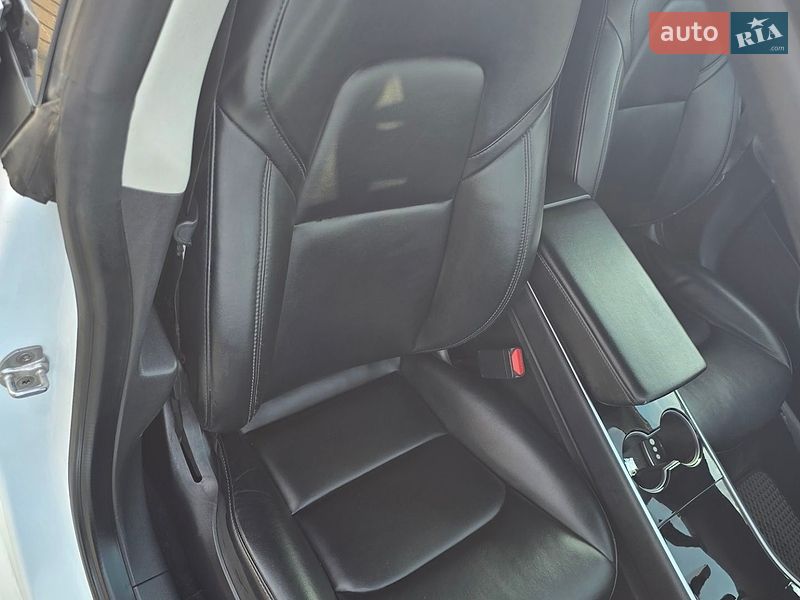 Седан Tesla Model 3 2020 в Дрогобичі