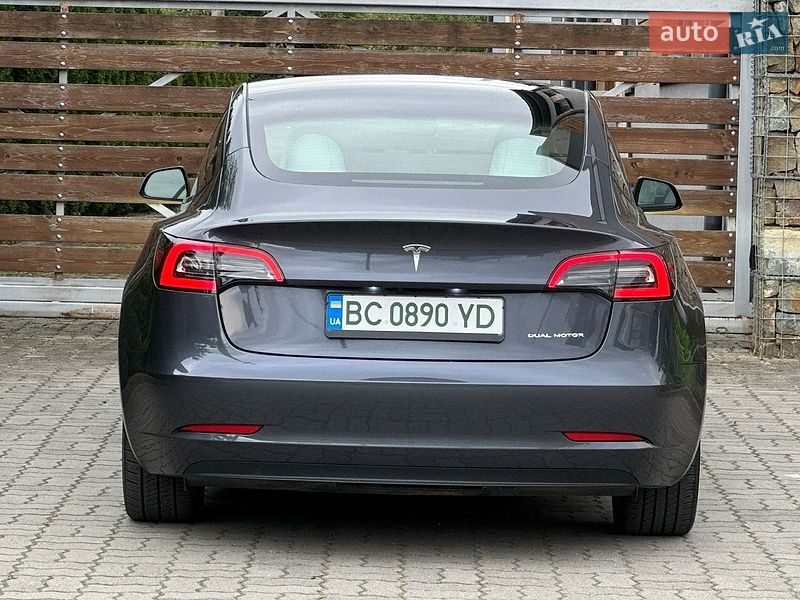 Седан Tesla Model 3 2023 в Стрые