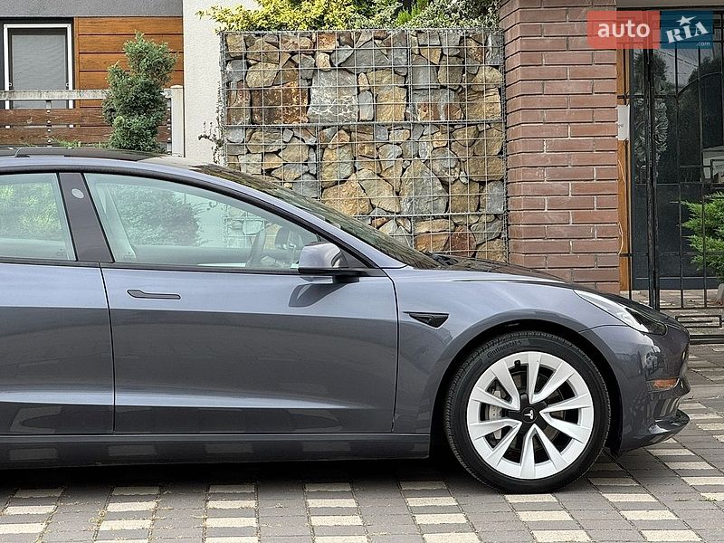 Седан Tesla Model 3 2023 в Стрые