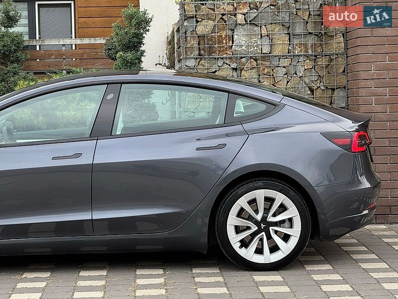 Седан Tesla Model 3 2023 в Стрые