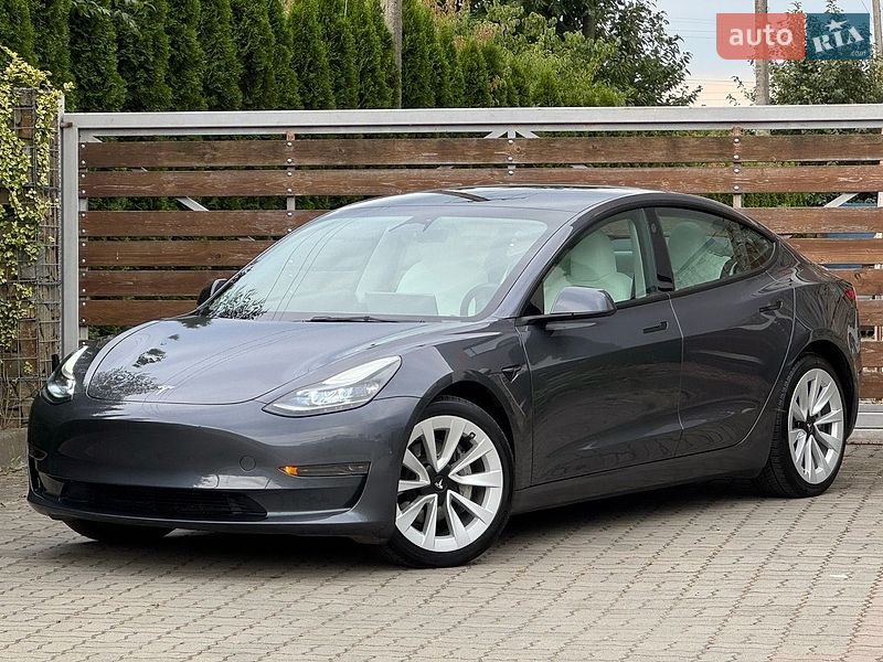 Седан Tesla Model 3 2023 в Стрые
