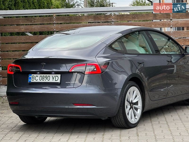 Седан Tesla Model 3 2023 в Стрые