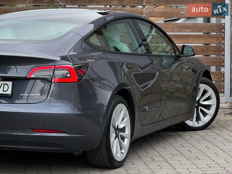 Седан Tesla Model 3 2023 в Стрые