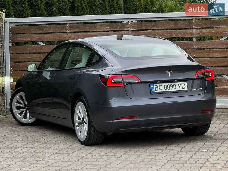 Седан Tesla Model 3 2023 в Стрые