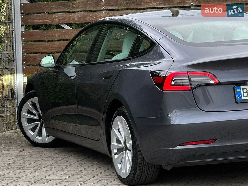 Седан Tesla Model 3 2023 в Стрые
