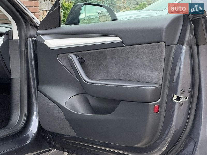 Седан Tesla Model 3 2023 в Стрые