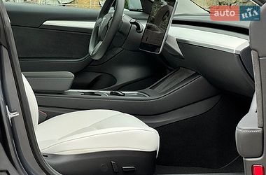 Седан Tesla Model 3 2023 в Стрые
