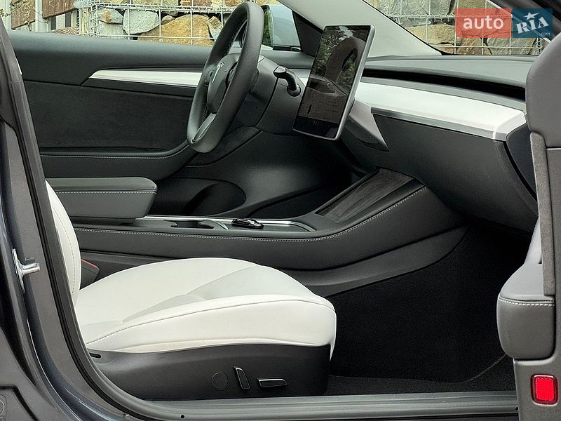 Седан Tesla Model 3 2023 в Стрые
