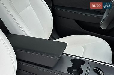 Седан Tesla Model 3 2023 в Стрые
