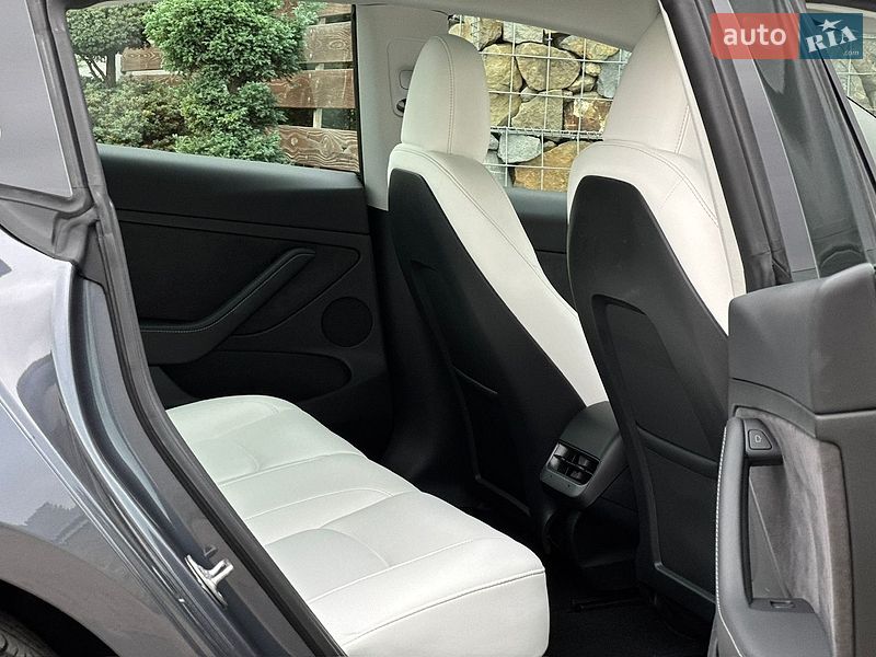 Седан Tesla Model 3 2023 в Стрые