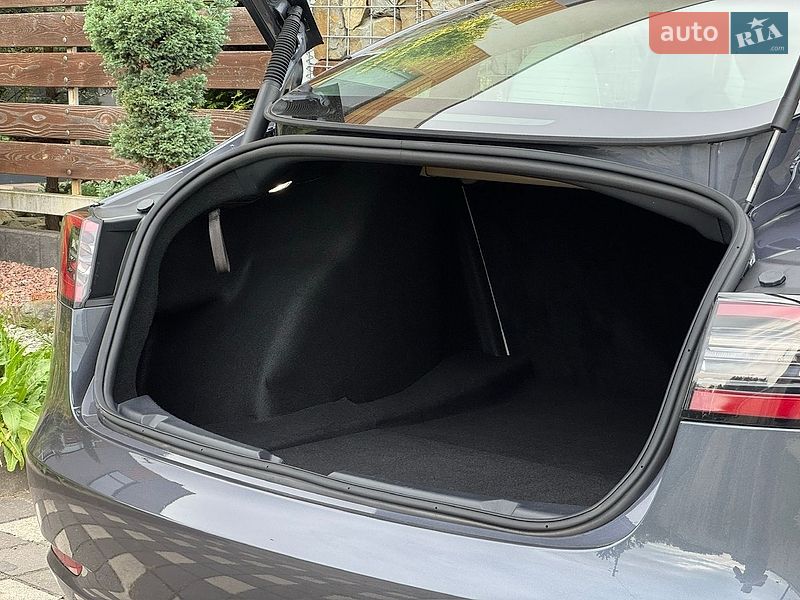 Седан Tesla Model 3 2023 в Стрые