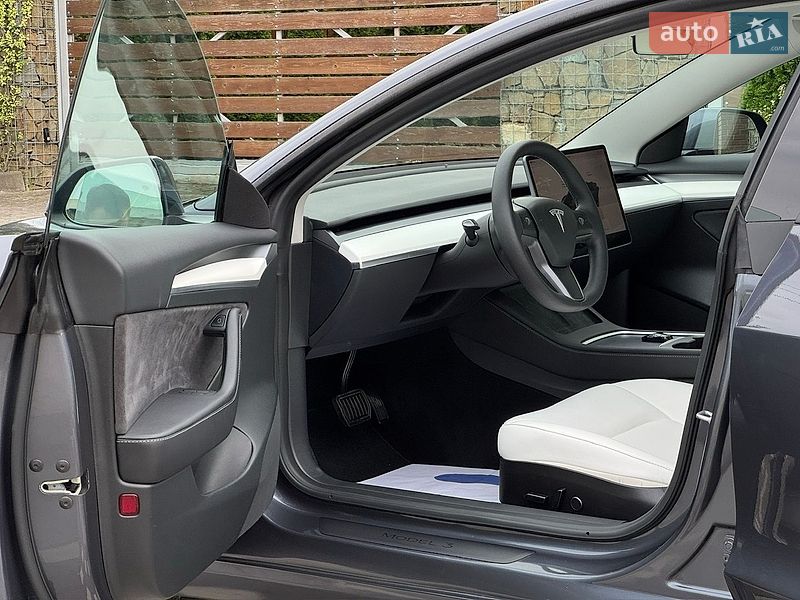 Седан Tesla Model 3 2023 в Стрые