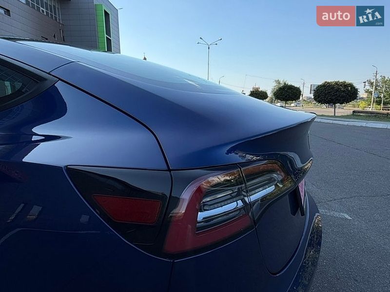 Седан Tesla Model 3 2021 в Кривому Розі