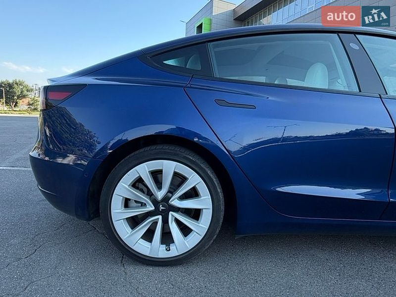Седан Tesla Model 3 2021 в Кривому Розі