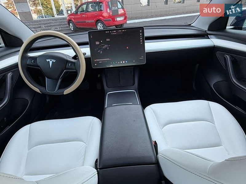Седан Tesla Model 3 2021 в Кривому Розі