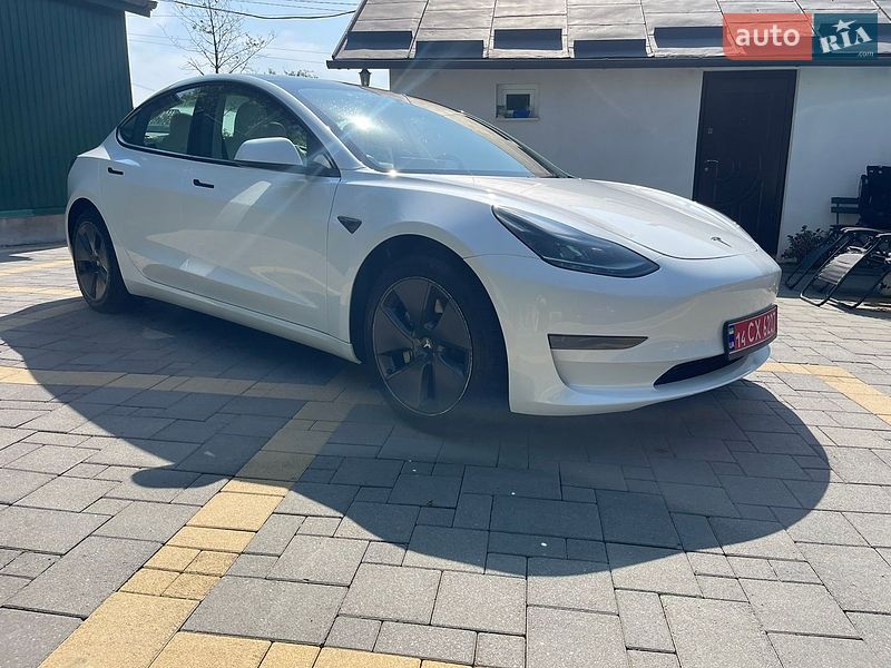 Седан Tesla Model 3 2023 в Моршине