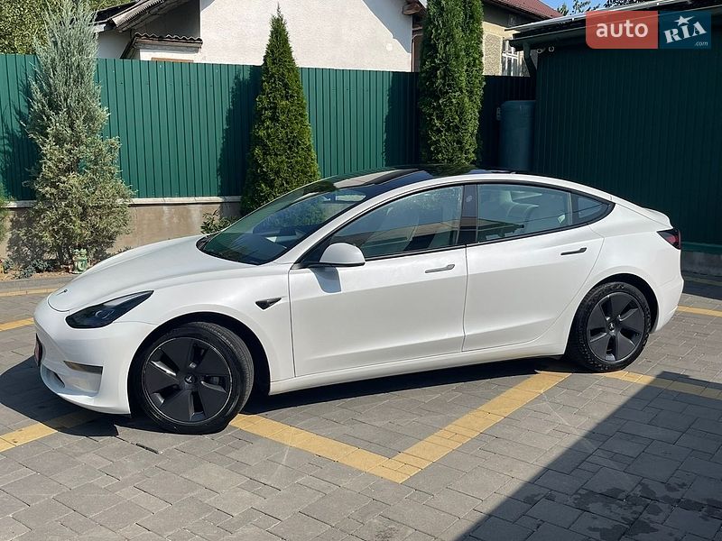 Седан Tesla Model 3 2023 в Моршине