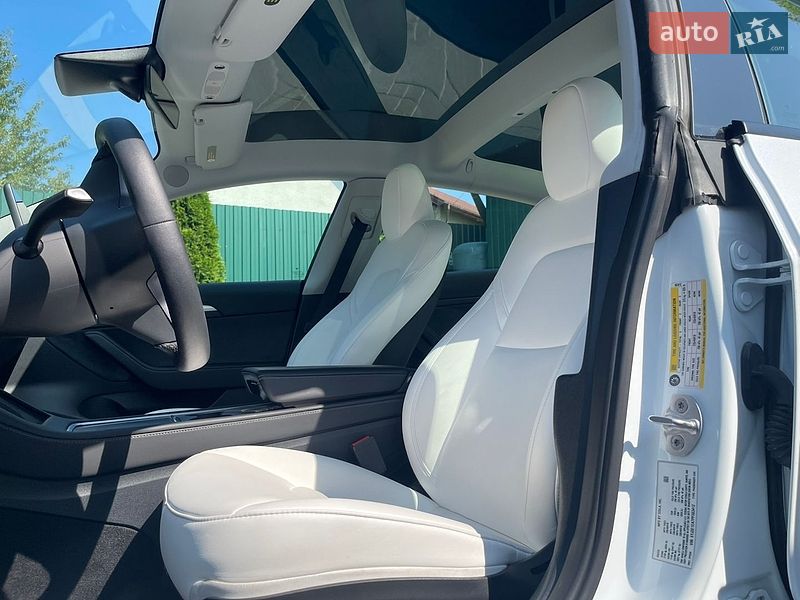 Седан Tesla Model 3 2023 в Моршине