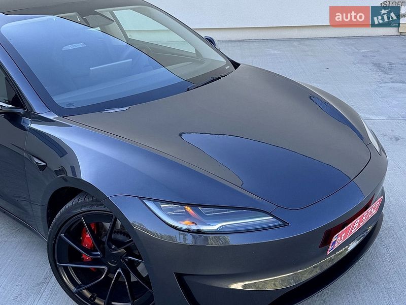 Седан Tesla Model 3 2024 в Луцке