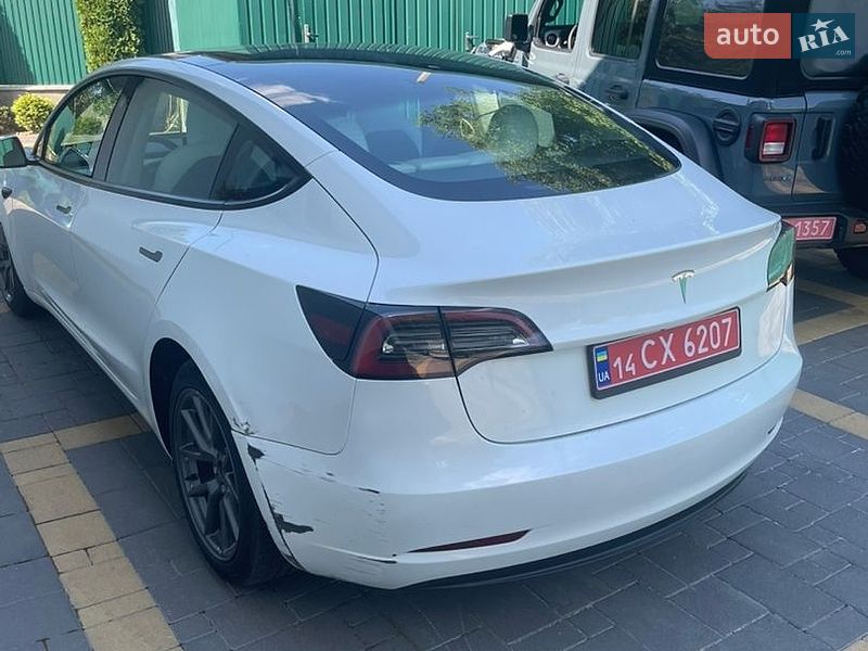 Седан Tesla Model 3 2023 в Моршине