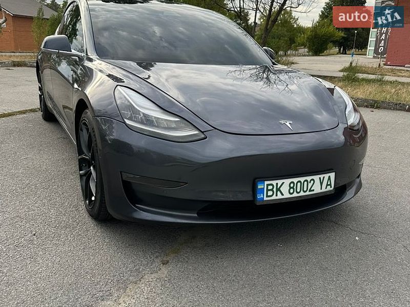 Седан Tesla Model 3 2018 в Звягеле