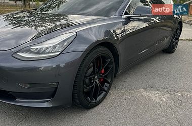 Седан Tesla Model 3 2018 в Звягеле
