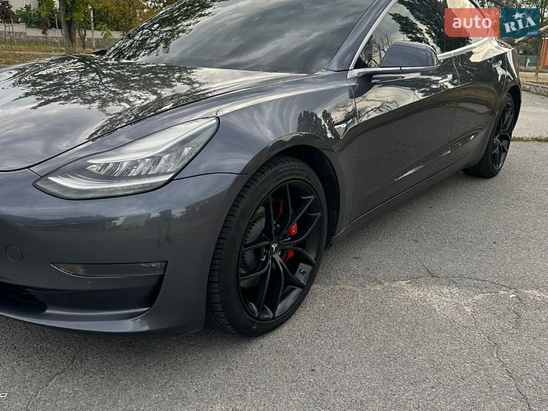 Седан Tesla Model 3 2018 в Звягеле