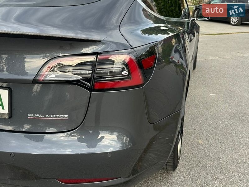 Седан Tesla Model 3 2018 в Звягеле