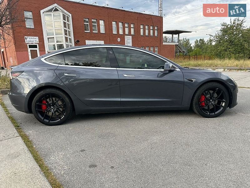 Седан Tesla Model 3 2018 в Звягеле