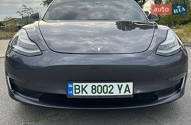 Седан Tesla Model 3 2018 в Звягеле