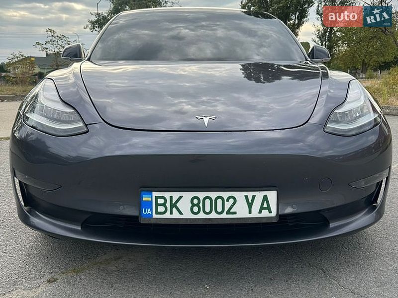 Седан Tesla Model 3 2018 в Звягеле