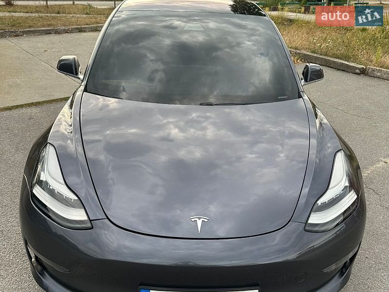 Седан Tesla Model 3 2018 в Звягеле