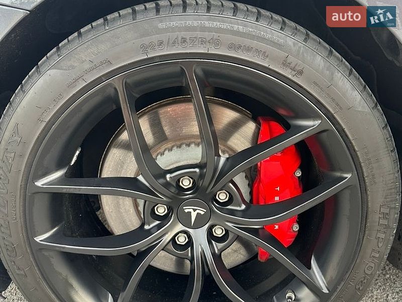 Седан Tesla Model 3 2018 в Звягеле