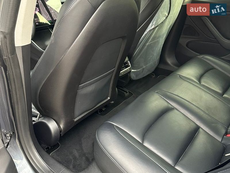 Седан Tesla Model 3 2018 в Звягеле