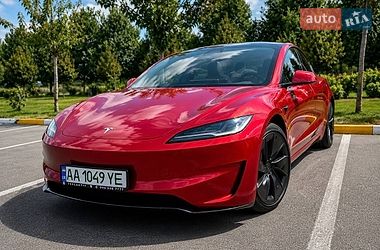 Седан Tesla Model 3 2024 в Києві