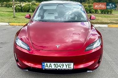 Седан Tesla Model 3 2024 в Києві