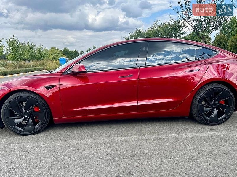 Седан Tesla Model 3 2024 в Києві
