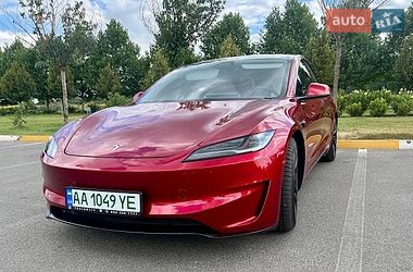 Седан Tesla Model 3 2024 в Києві