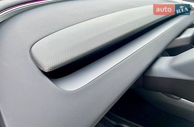 Седан Tesla Model 3 2024 в Києві