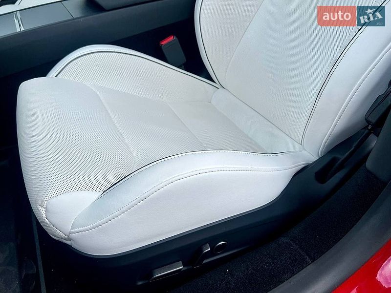 Седан Tesla Model 3 2024 в Києві