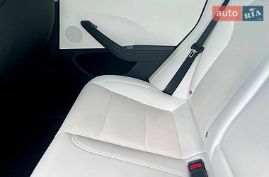 Седан Tesla Model 3 2024 в Києві